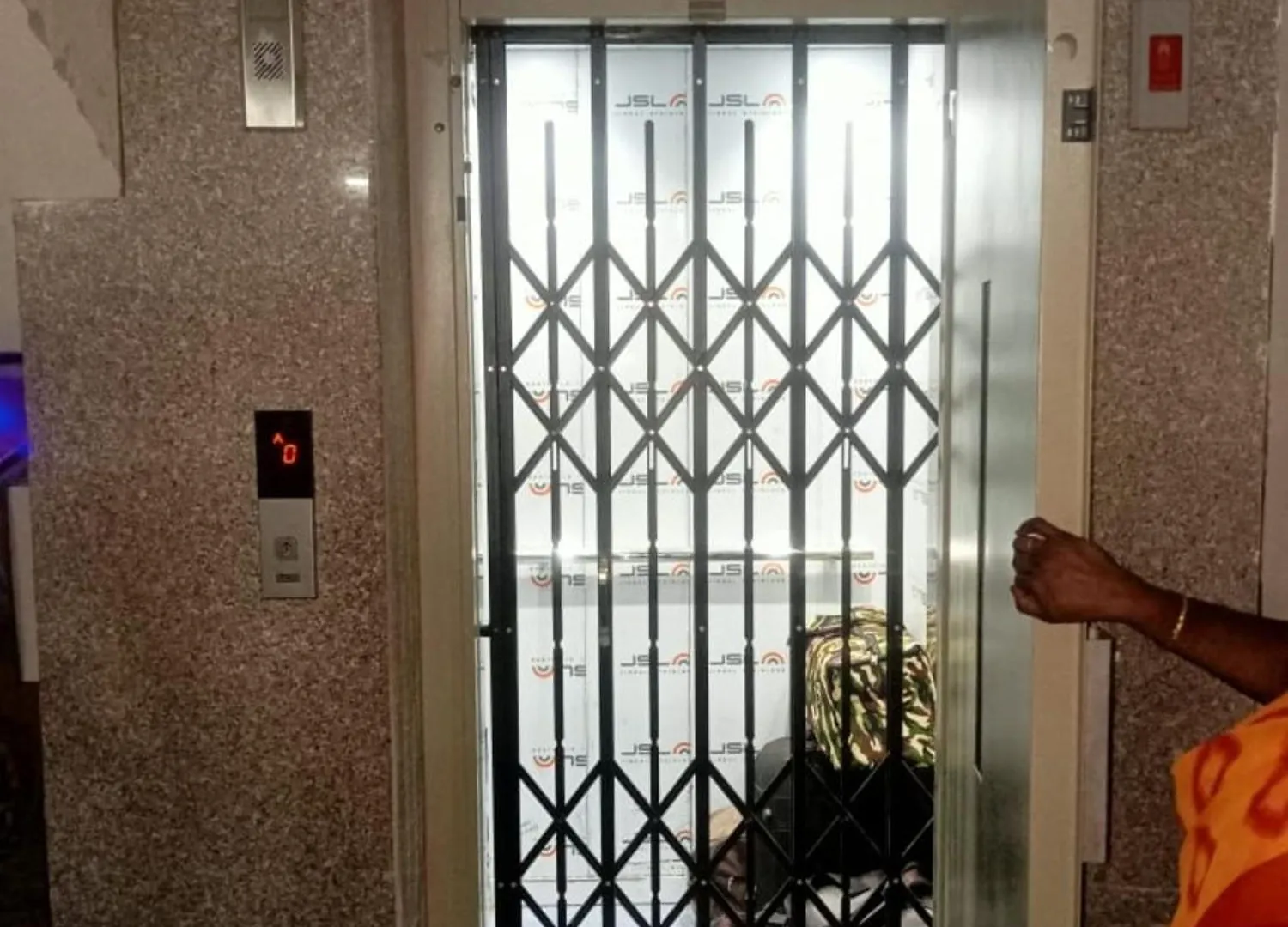 ***  Goroomgo Hotel Shivay Varanasi Near Vishwanath Temple India